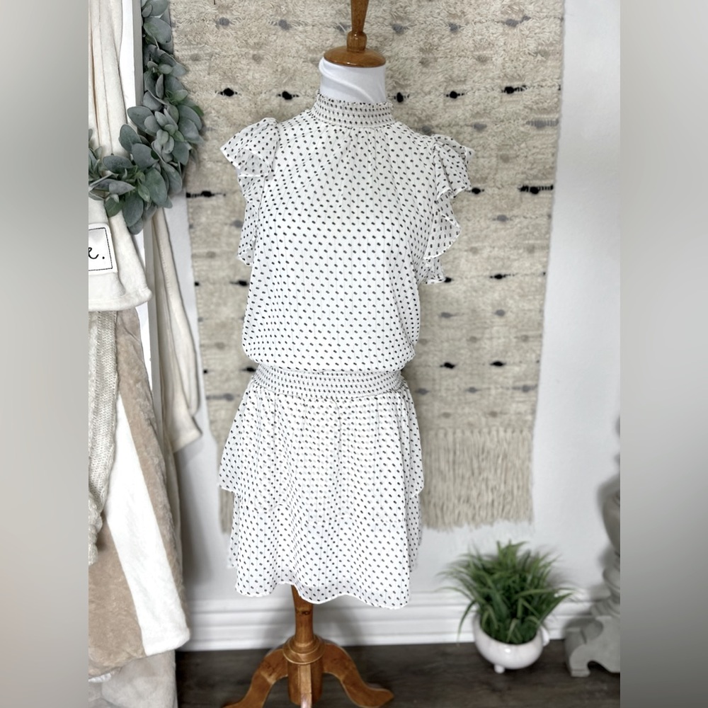 Express white and black mock neck sleeve dress size xs